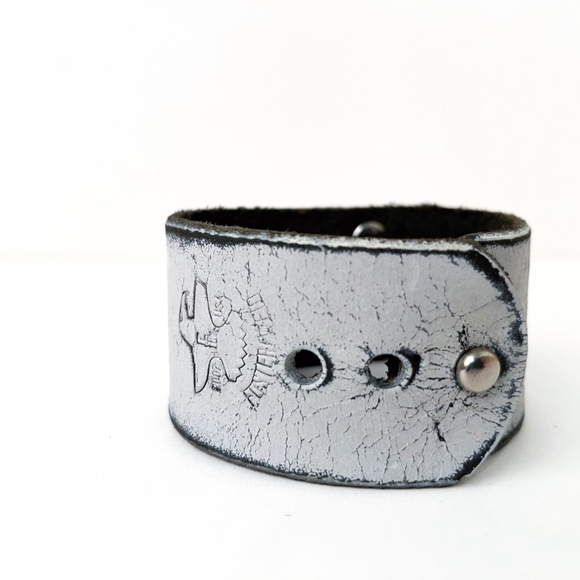 Leather Cuff Bracelet Metal - Picture 3 of 4